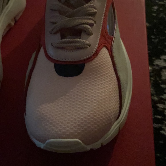 Valentino Garavani Embellished Pink Sneakers ๐๐ธ - Picture 9 of 12